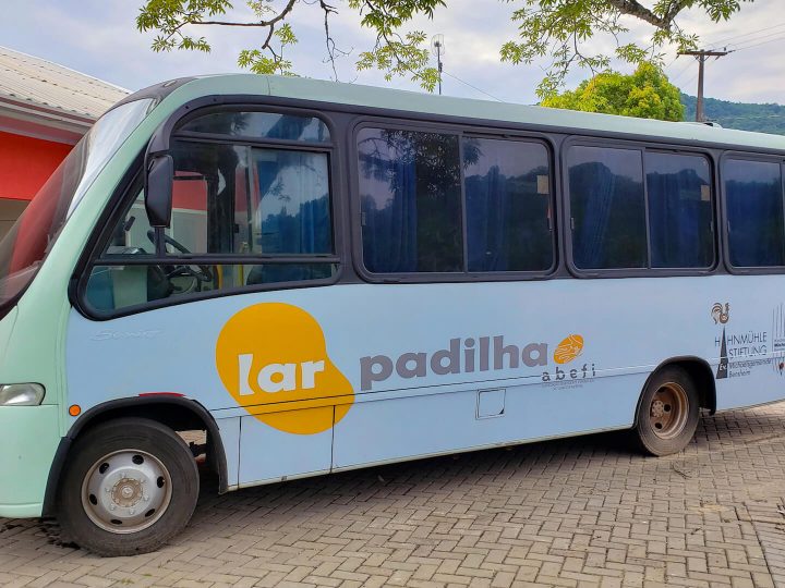 Micro-ônibus é adquirido com doações pelo Lar Padilha